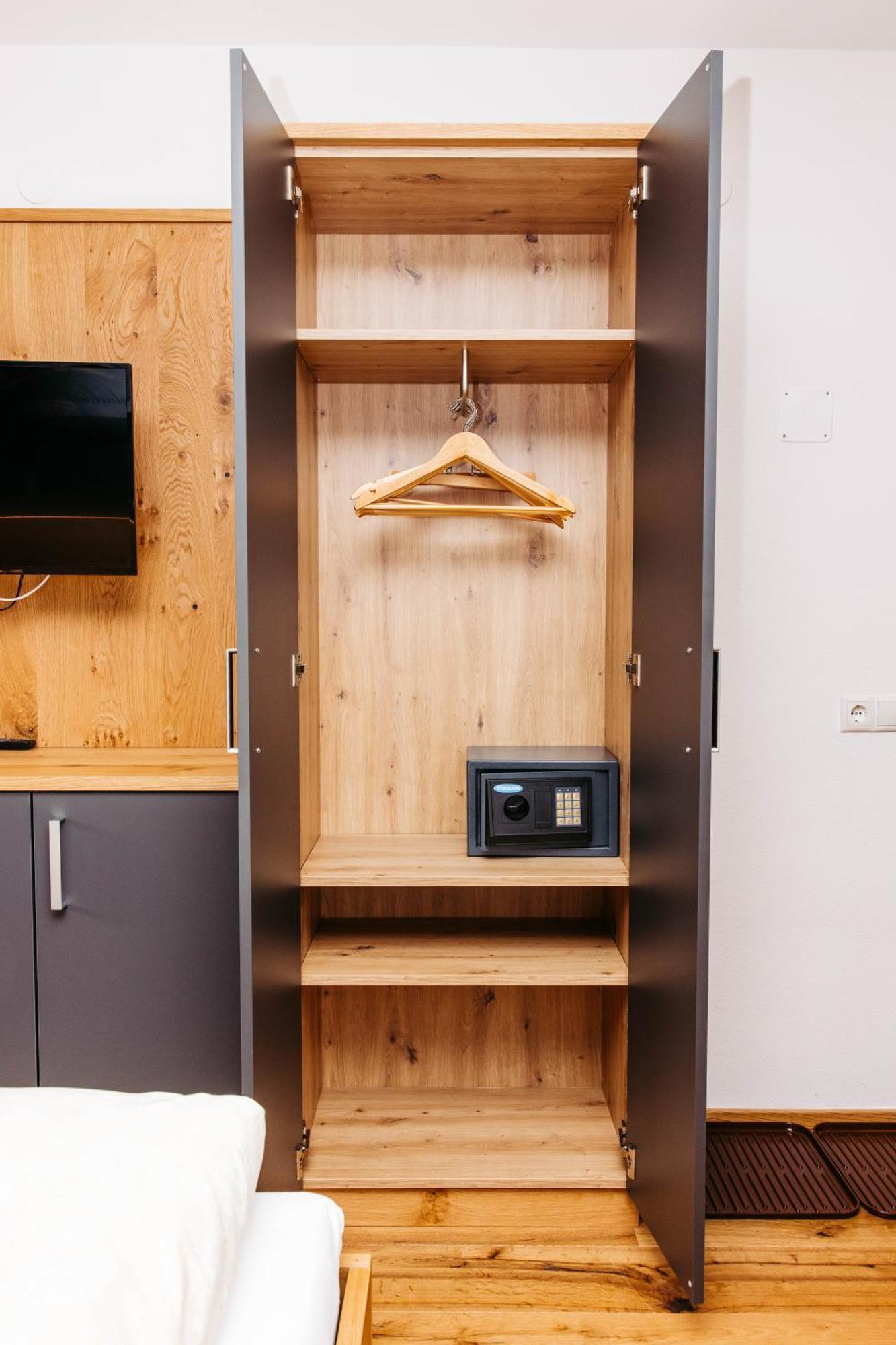 Haus Kella-Egg Hotel Бранд Екстериор снимка